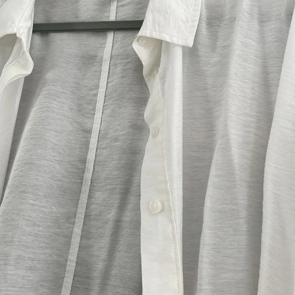 White shirt - Picture 4 of 5